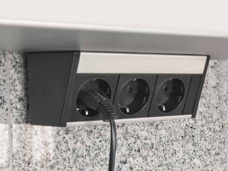 EVOline R-Dock 3x Schuko Montage unter Schrank EVOline R-Dock 3x Schuko Montage unter Schrank