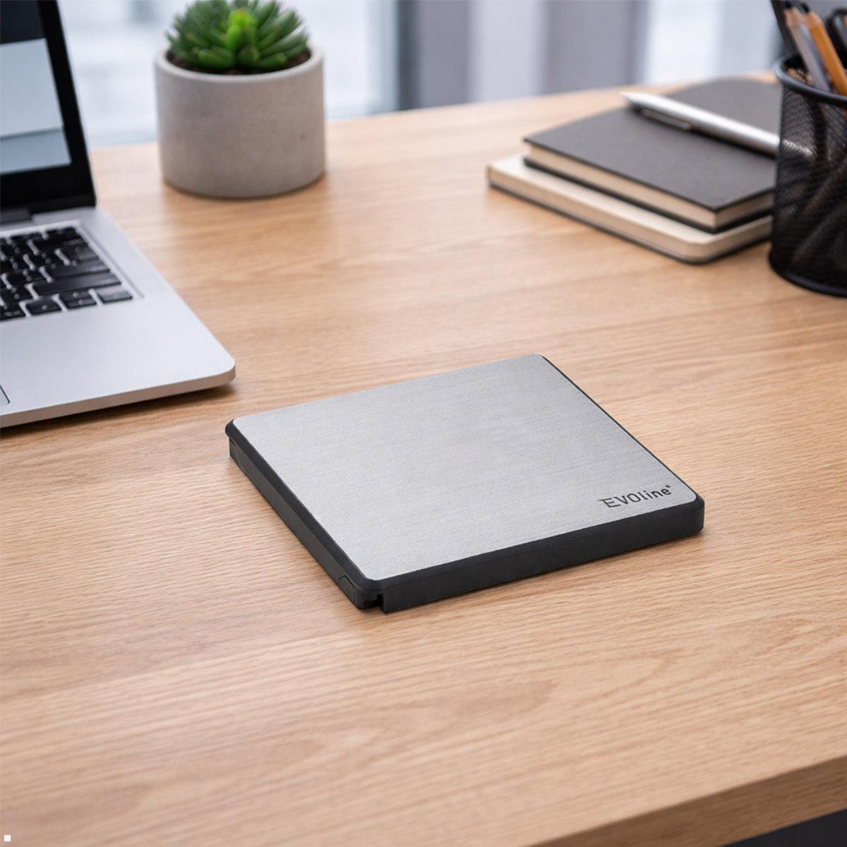 EVOline Square80 Einbausteckdose mit USB-C, CAT6 Patchkabel, Edelstahl, integriert im Schreibtisch